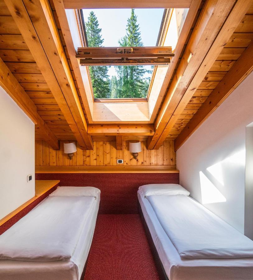 One-Bedroom Apartment Attic,989000458:JPEG