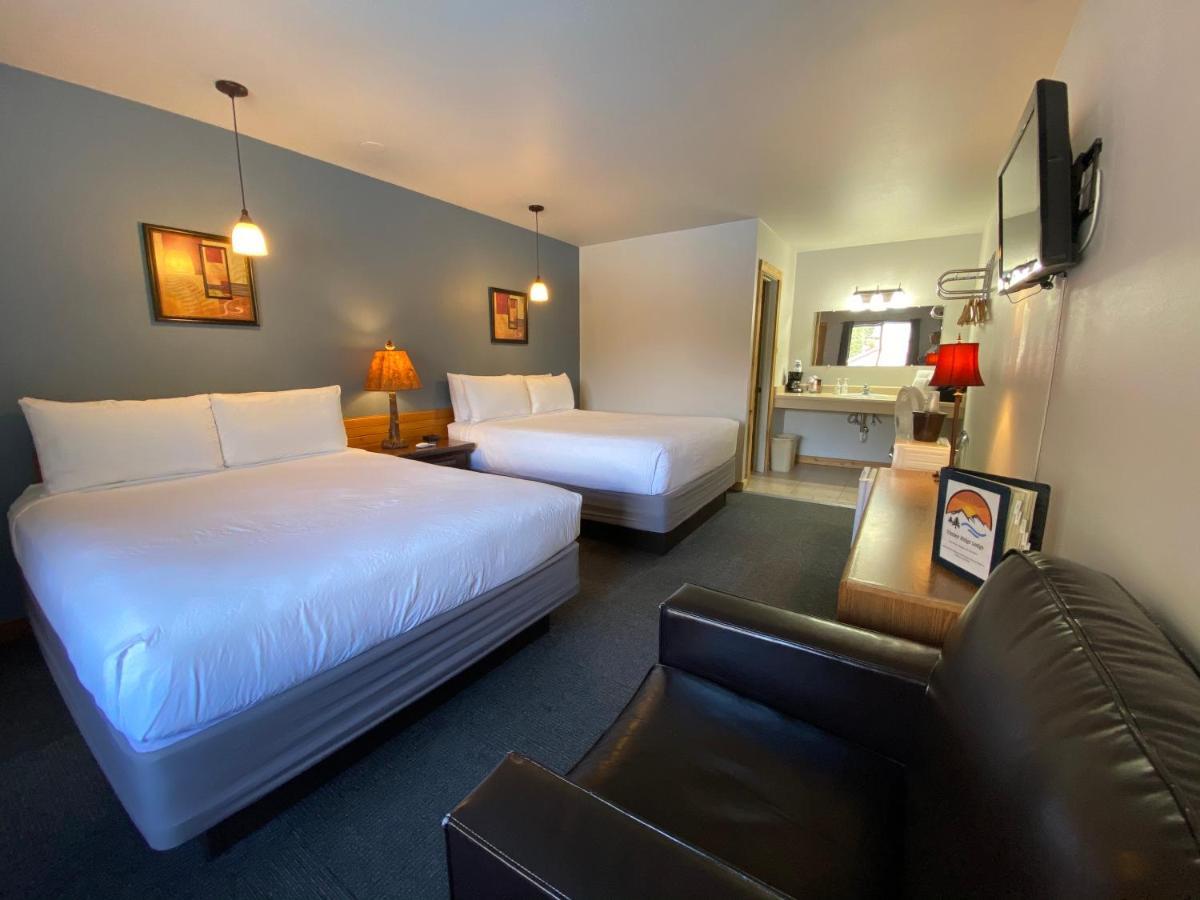 Premium Queen Room with Two Queen Beds,990830050:JPEG