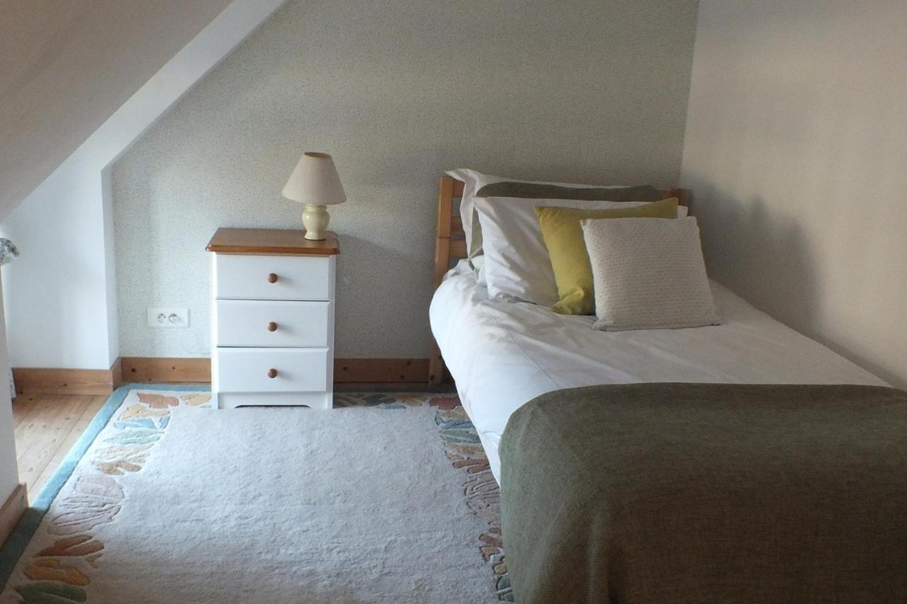 Three-Bedroom House,546995121:JPEG