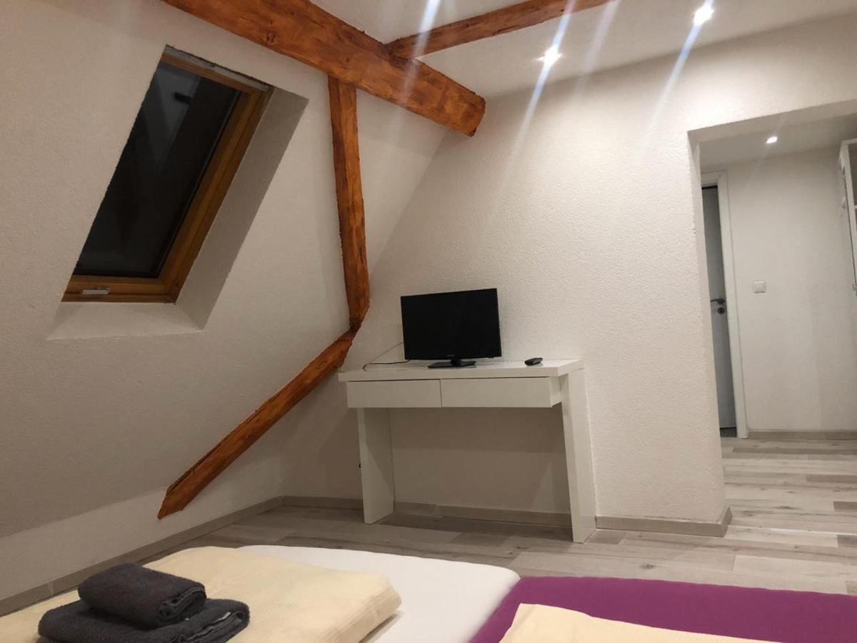 Dreibettzimmer mit Bad
