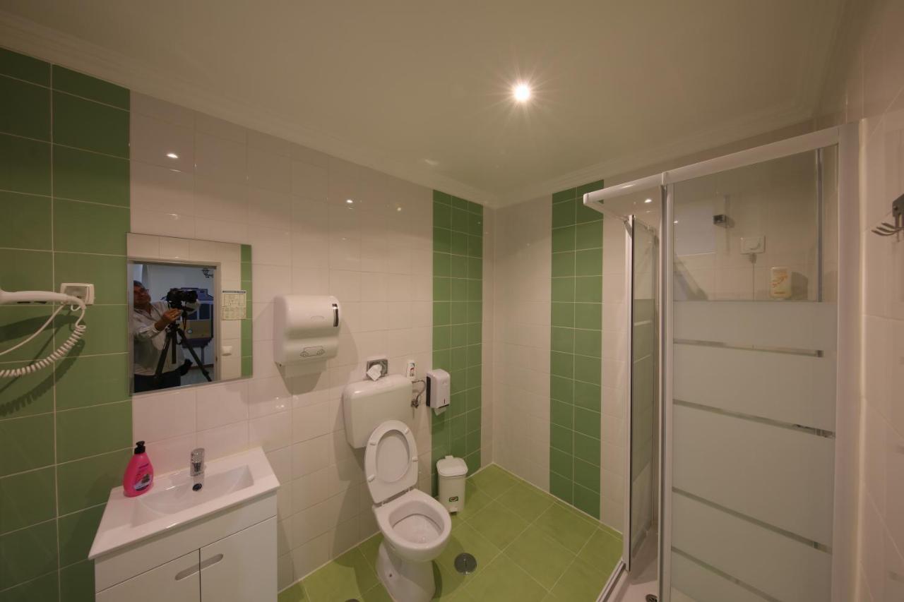 Quarto Duplo com Banheiro Compartilhado