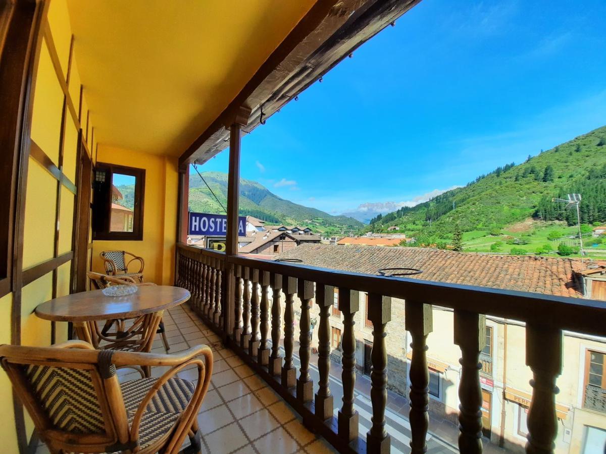 Habitación Cuádruple con terraza y vistas a las montañas