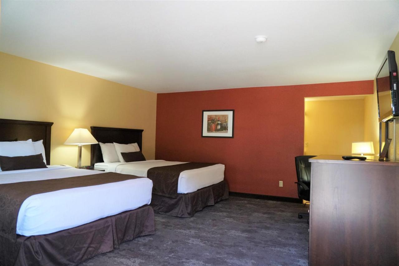Standard - Two queen beds