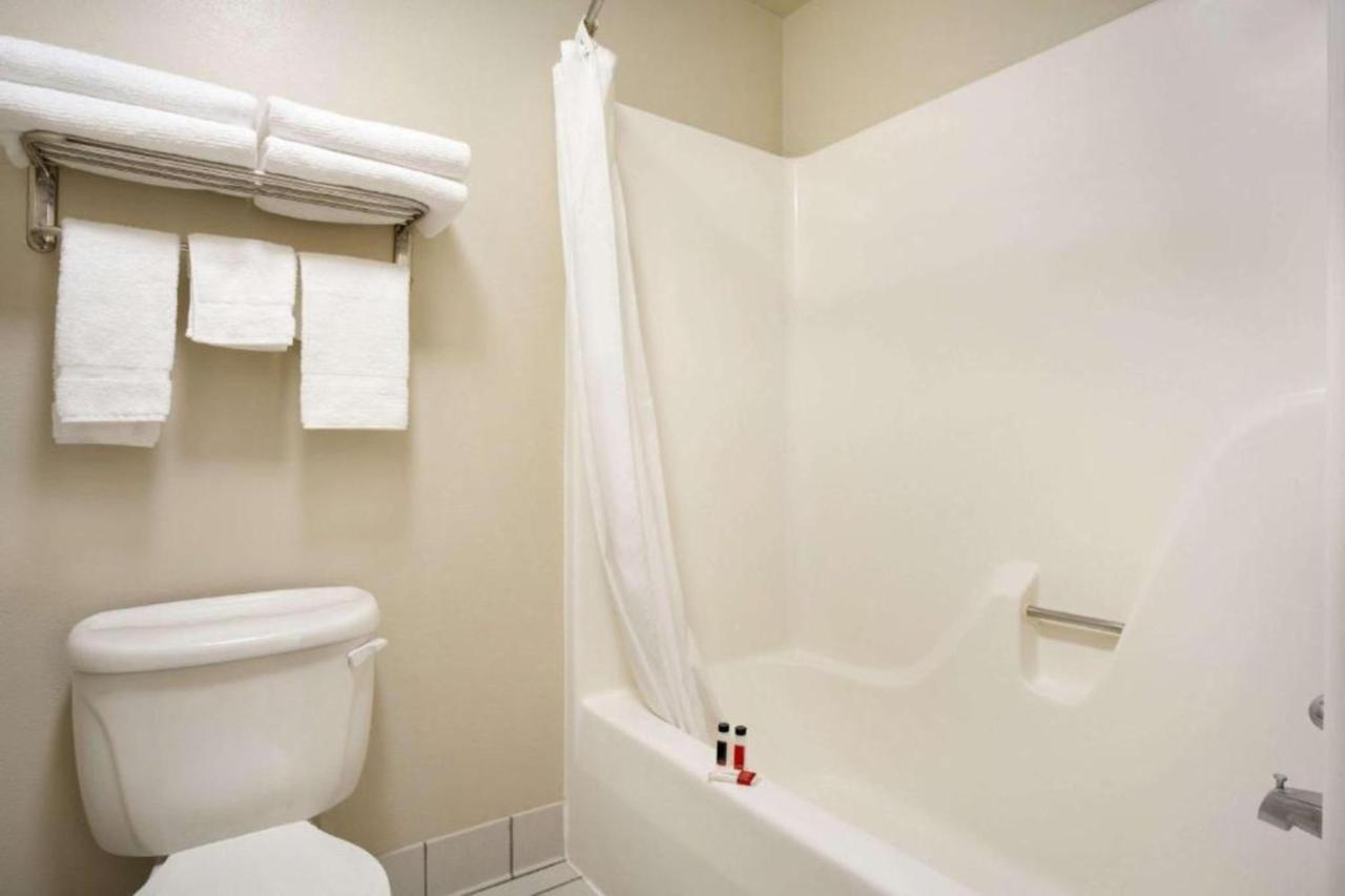 Deluxe King Room - Non-Smoking