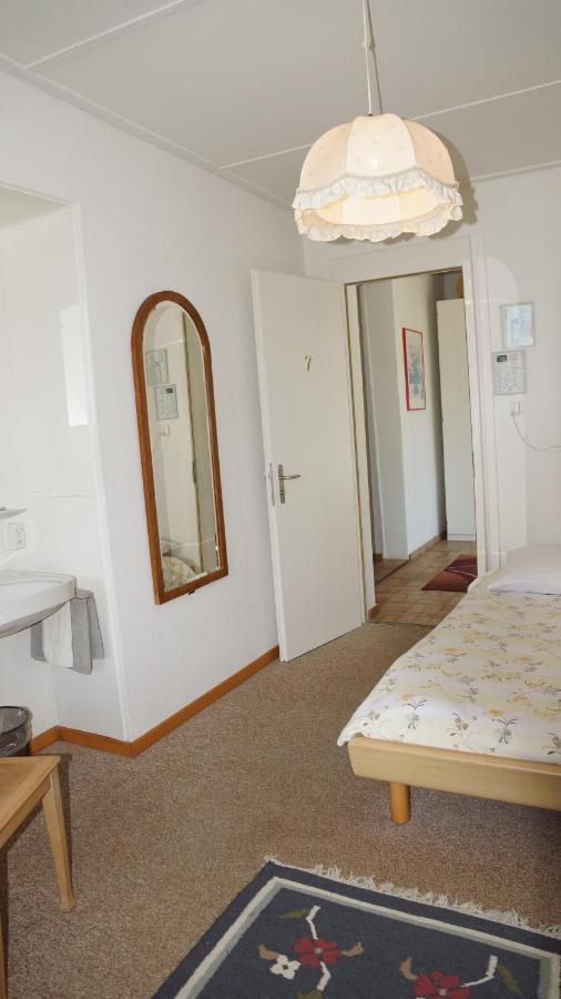 Tweepersoonskamer met Gedeelde Badkamer en Uitzicht op het meer