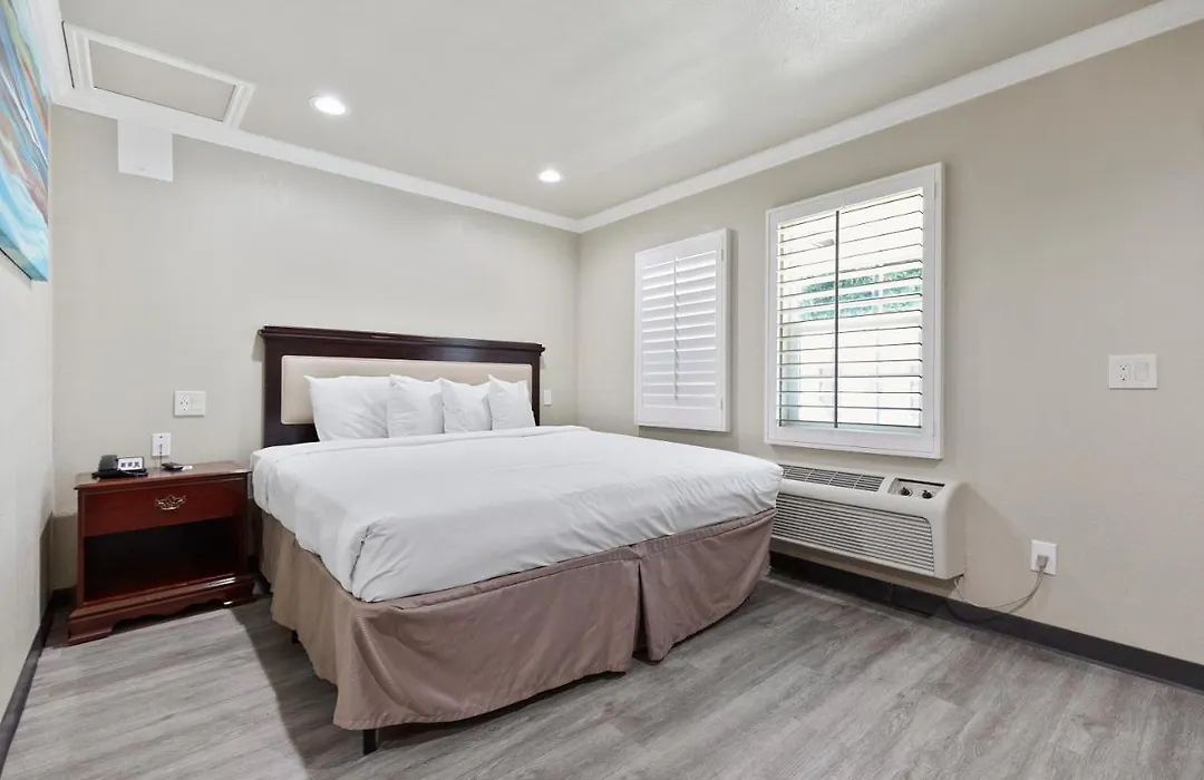 Le Blanc Inn & Suites-1
