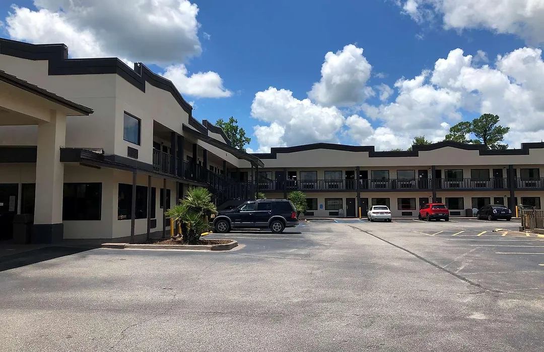 Riverfront Inn Conway-1