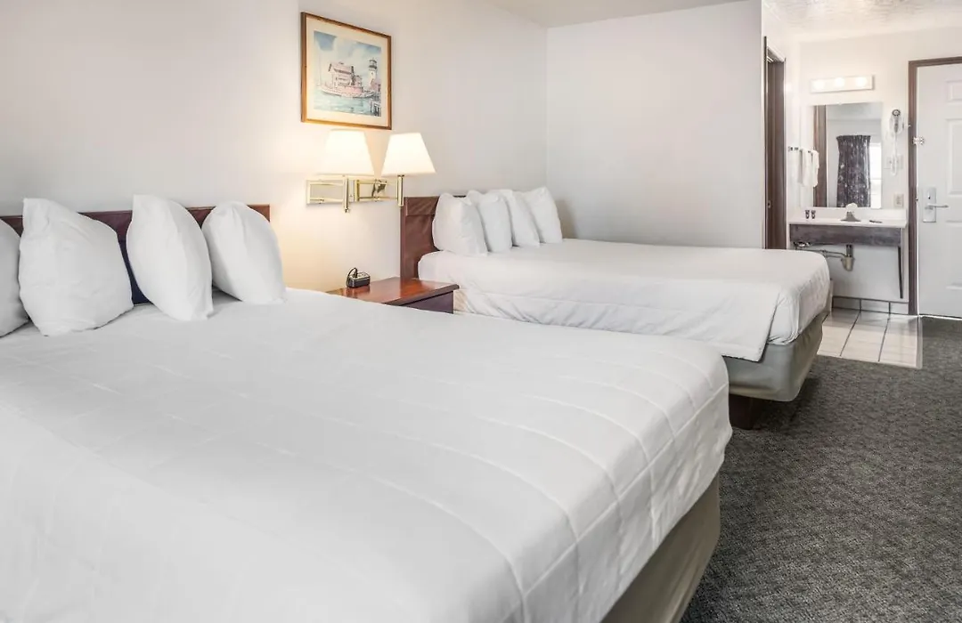 Knights Inn Sandusky-1