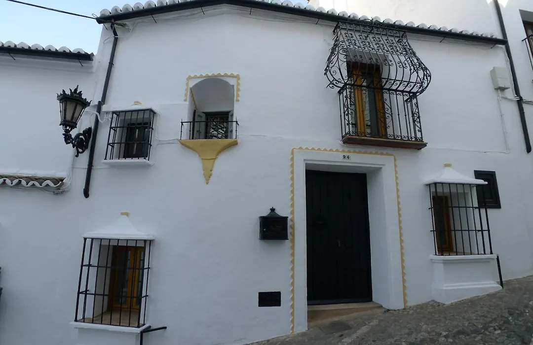 Salvatierra Guest House-1