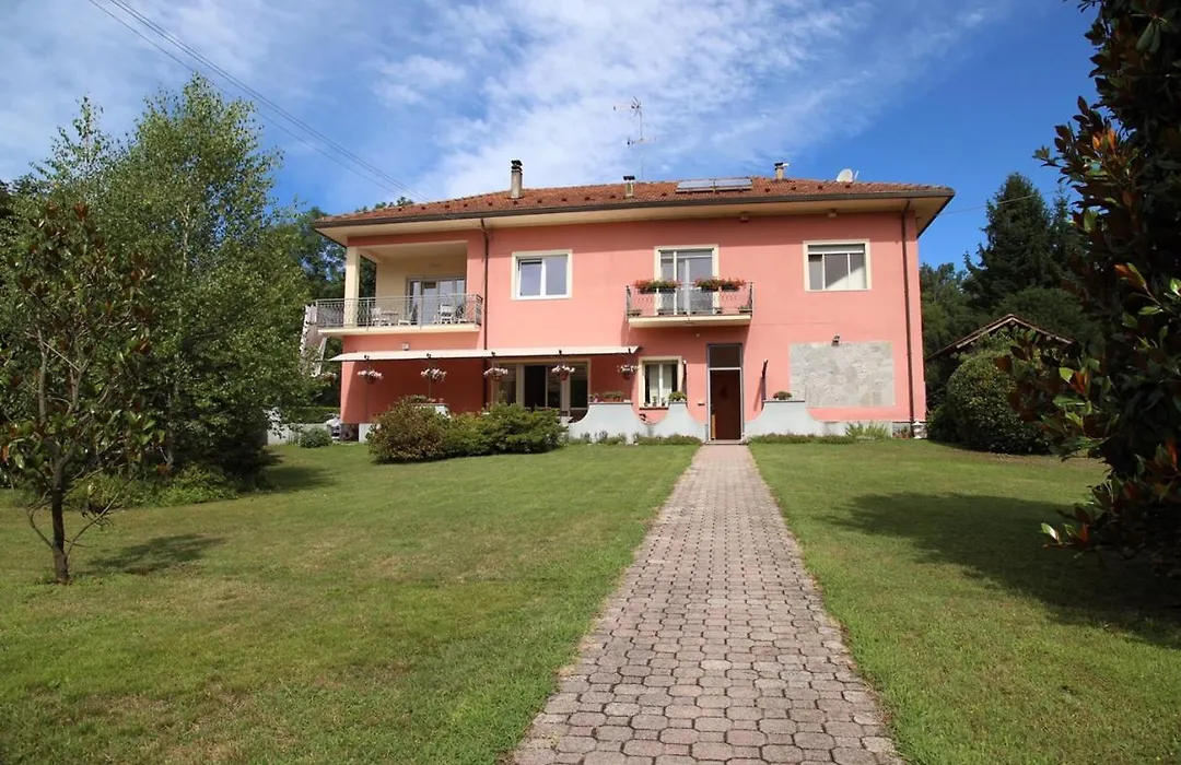 La Rosa Tra I Laghi B&B-1