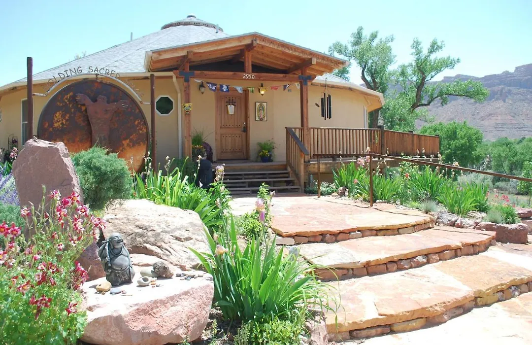 Red Moon Lodge-1