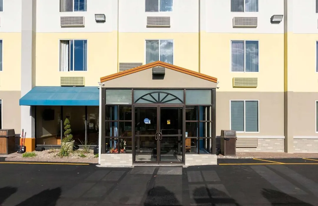 Days Inn By Wyndham Hartford/Closest Downtown-1
