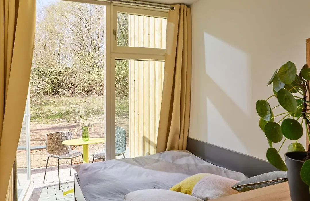 Modern ausgebauter Überseecontainer als Tiny House-1