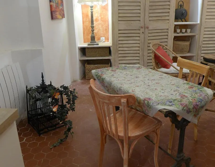 Maison d'hôtes Une hirondelle en Provence-1