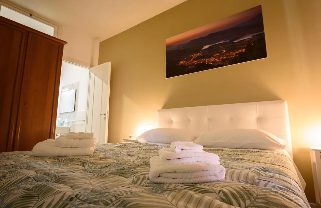 Guest House Piana Degli Albanesi-1