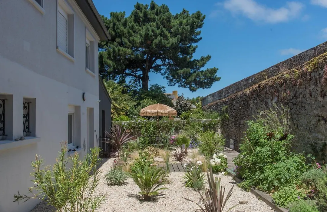 chambre d'hôte et gîte du jardin des corsaires-1