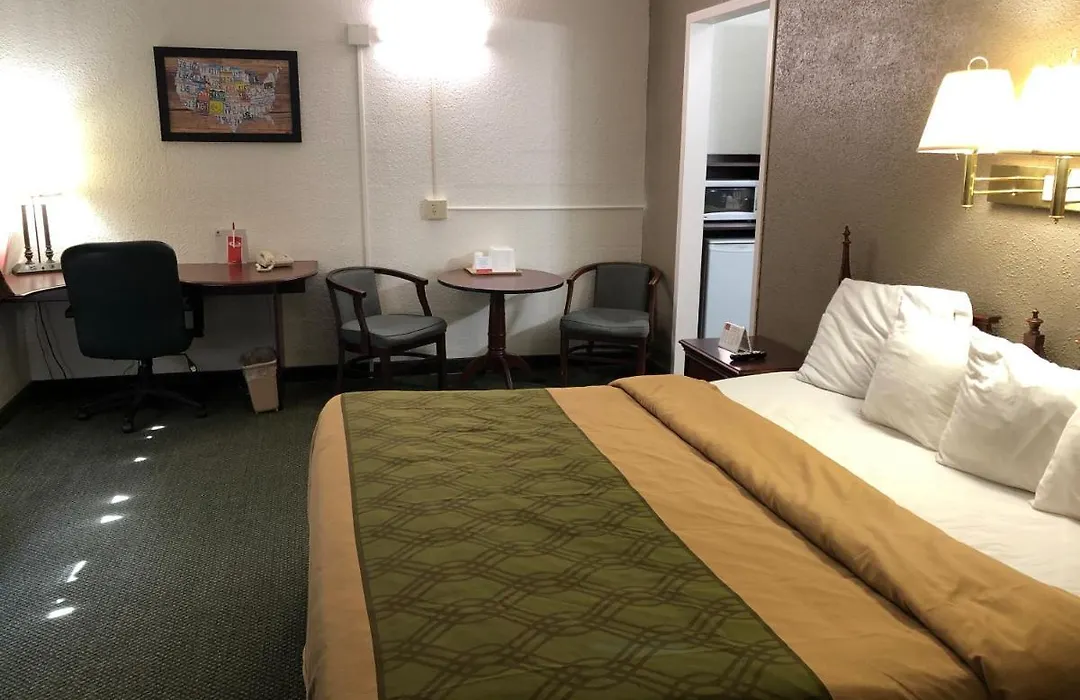 Econo Lodge-1