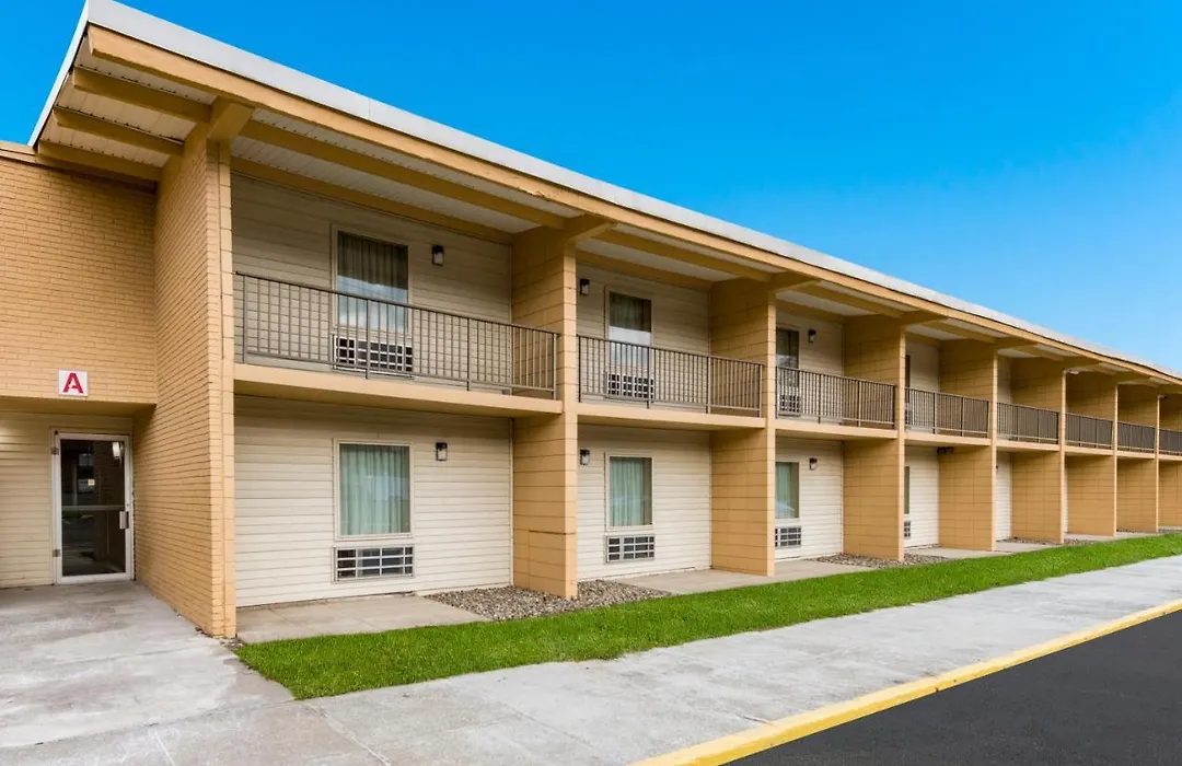 Econo Lodge Inn & Suites-1