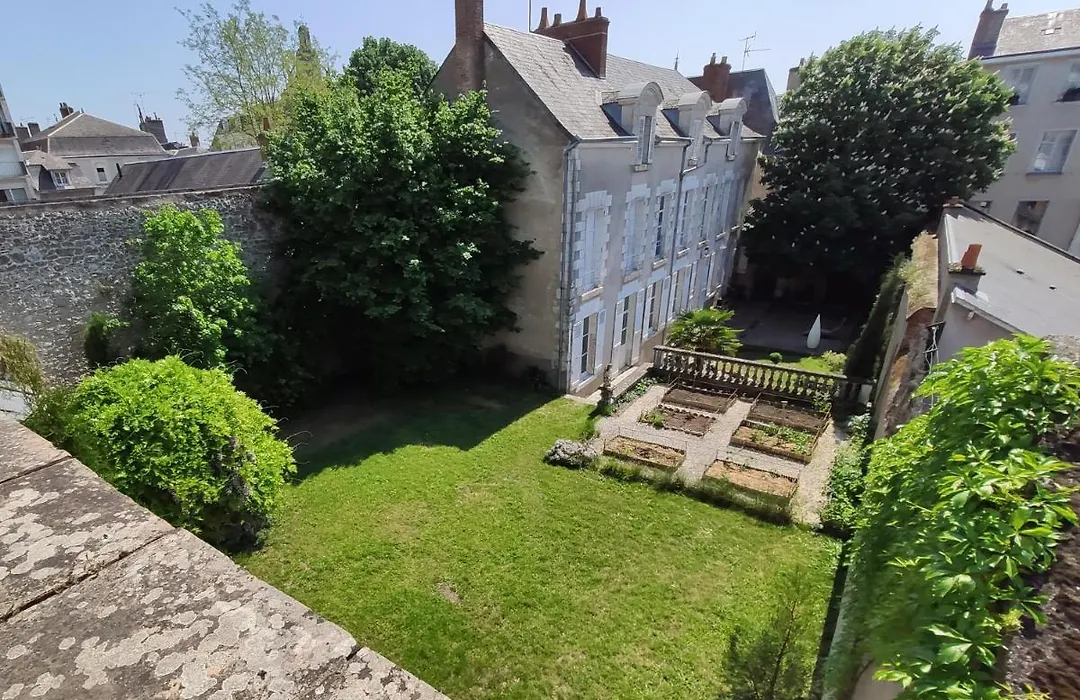 DEMEURE DES CORDELIERS avec parking privé-1