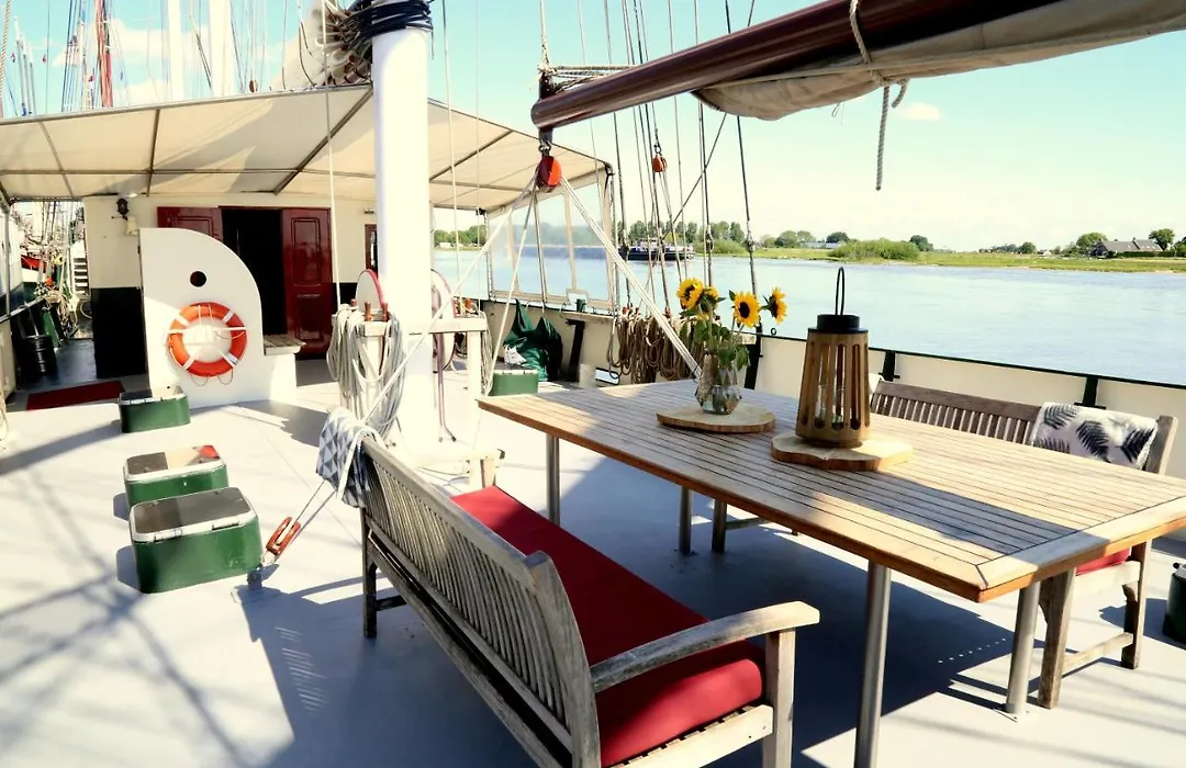 B&B Sailing Ship Summertime-1