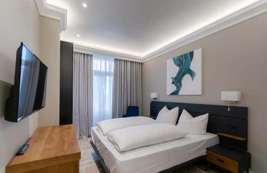 2H Horizon Hotel-1
