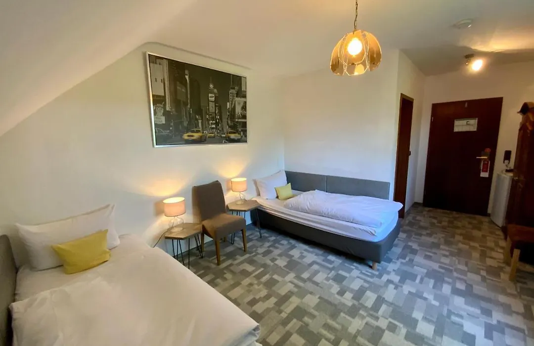 Hotel Attaché-1