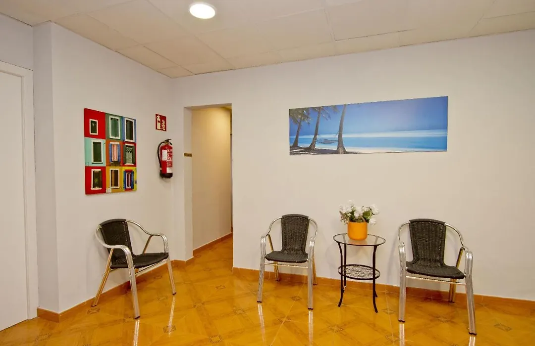 Barcelona City Centre Hostal-1