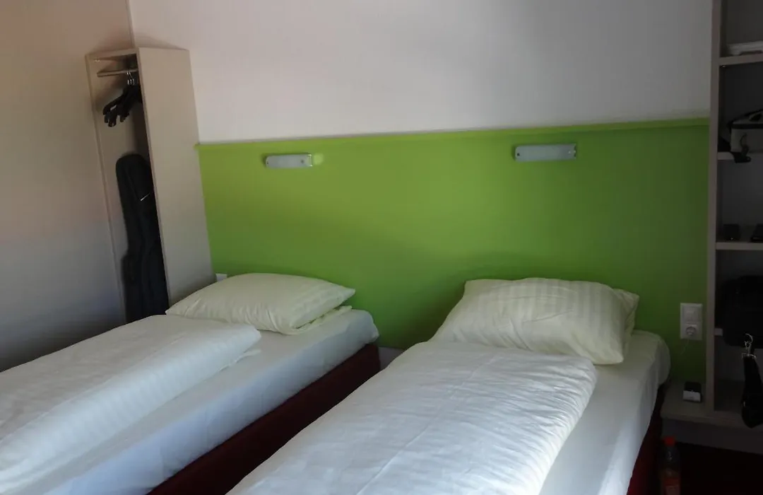 Hotel Wirt im Feld-1
