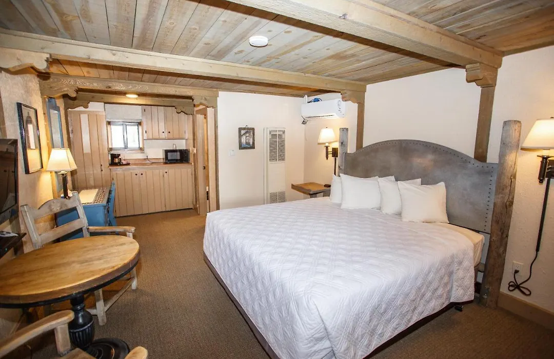 Chama Trails Motel-1