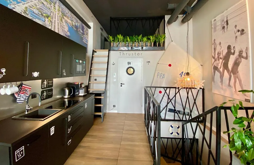 Thruster - mini kino, lobby, kuchnia, netflix-1