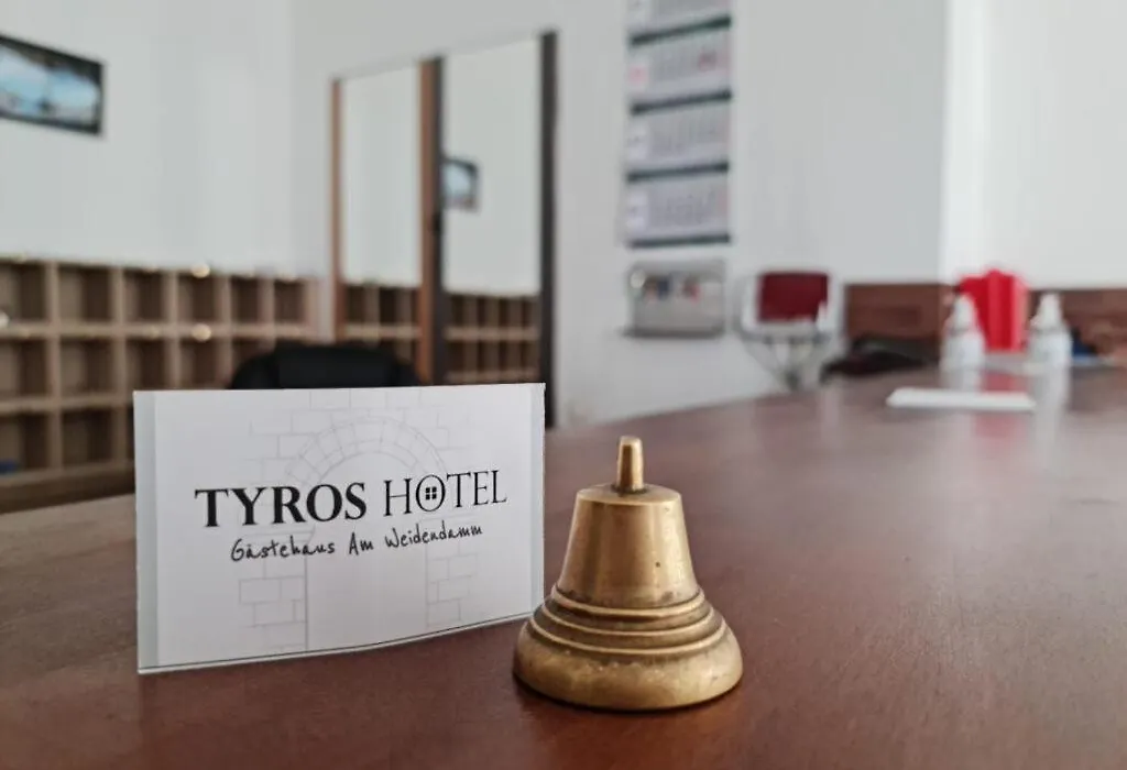 Tyros Hotel und Gästehaus am Weidendamm-1
