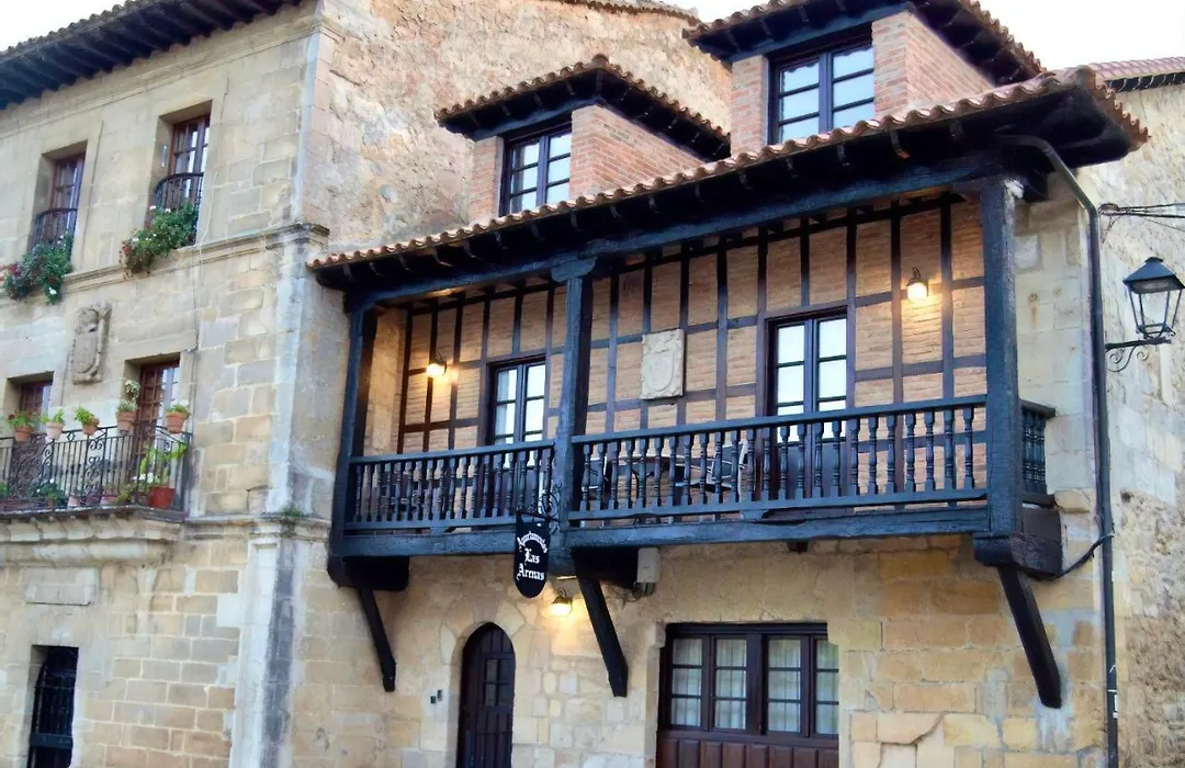 Akla Suites con Jacuzzi Santillana-1