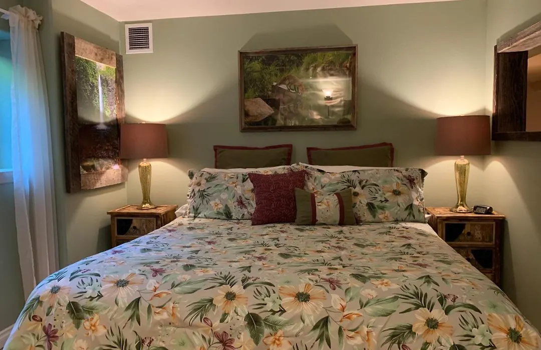 Fox Den Bed & Breakfast-1