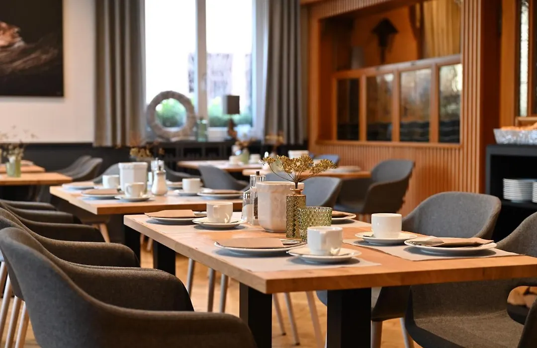 Land-gut Hotel zum Löwen Garni-1