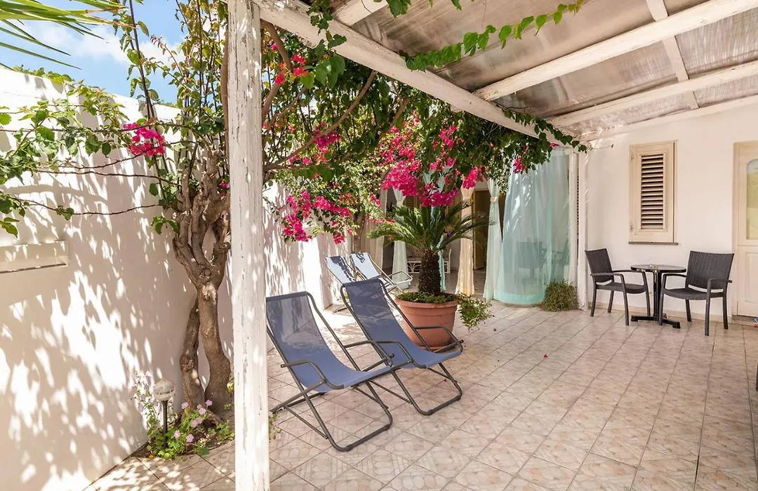 Stromboli Central Family Apartment - 3 Double Rooms-1
