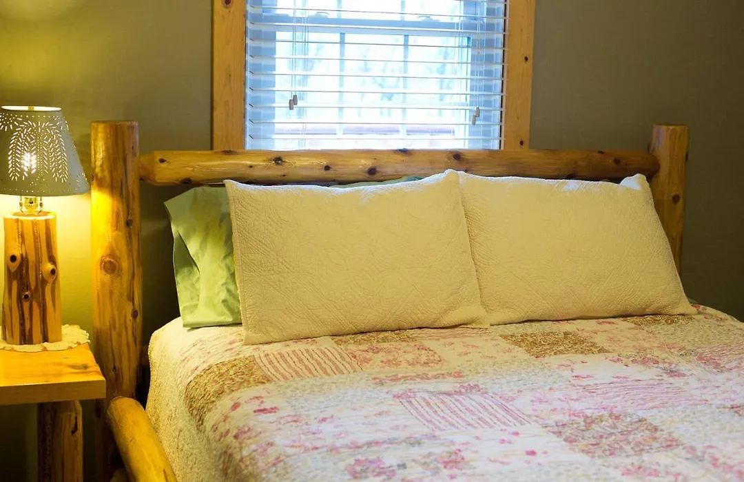 Blessing Lodge By Amish Country Lodging-1