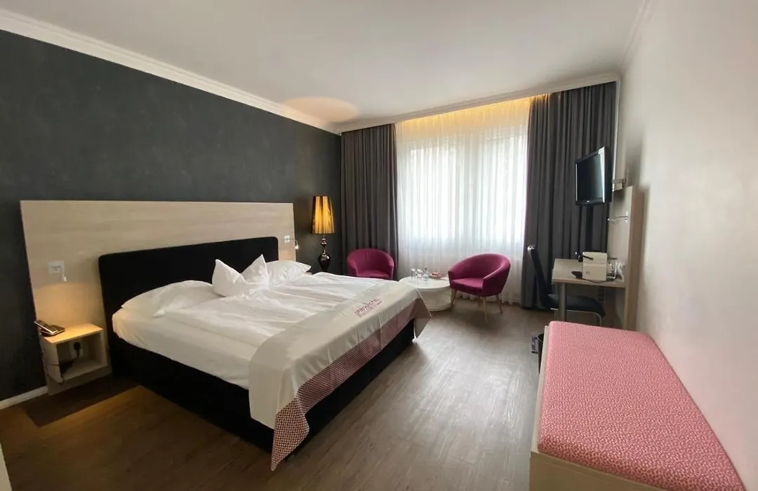 Neues Parkhotel-1