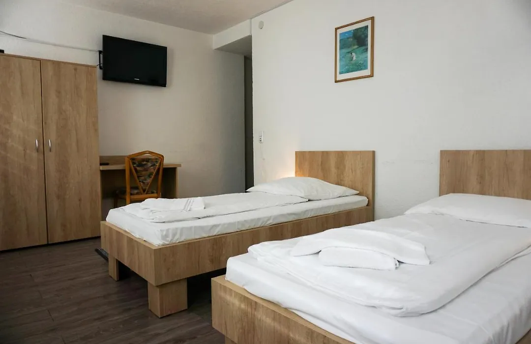 Hotel Kreuz-1