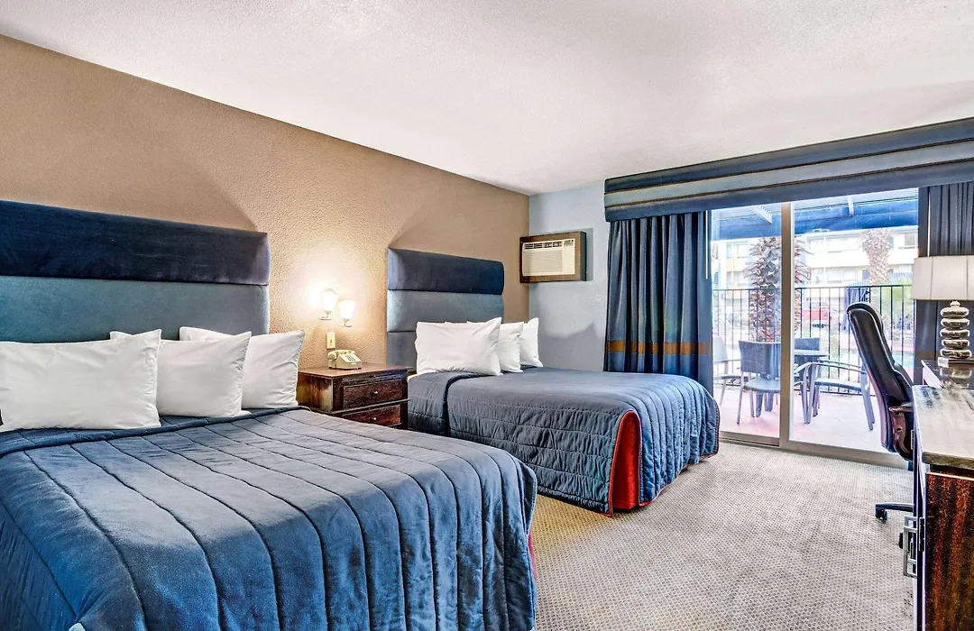 Travelodge By Wyndham Las Vegas Center Strip-1