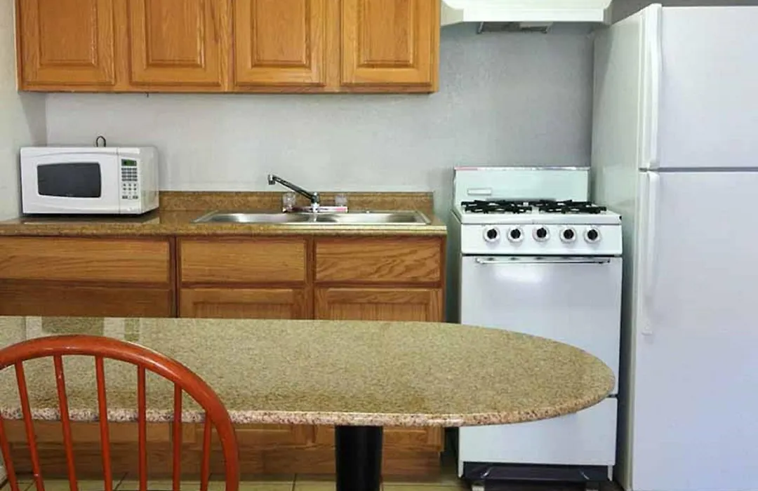 Oaktree Inn And Suites-1