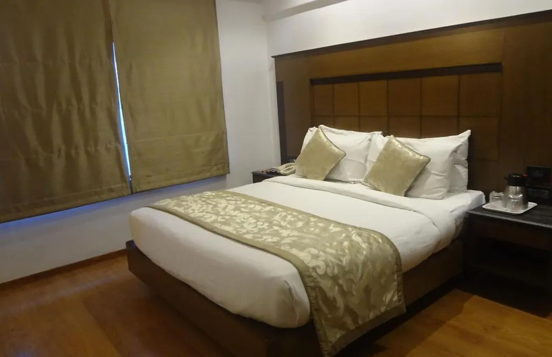Hotel Midtown Pritam-1