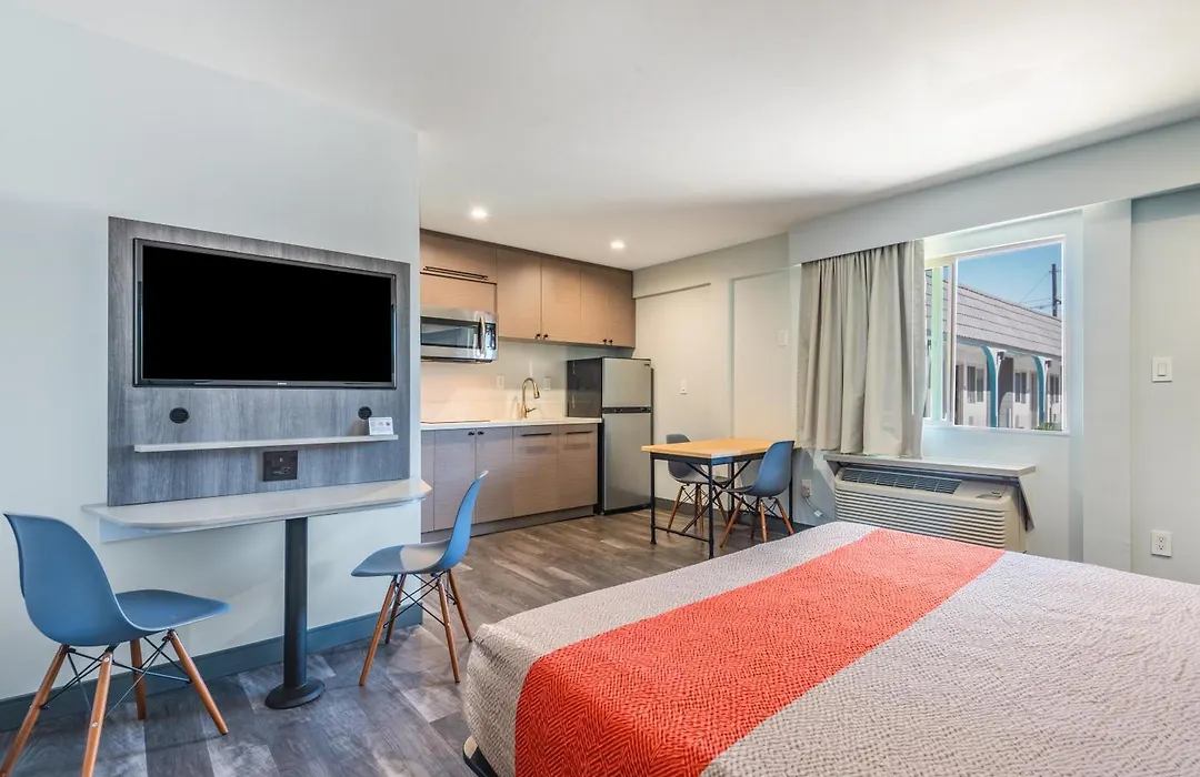 Solo Motel Broadway-1