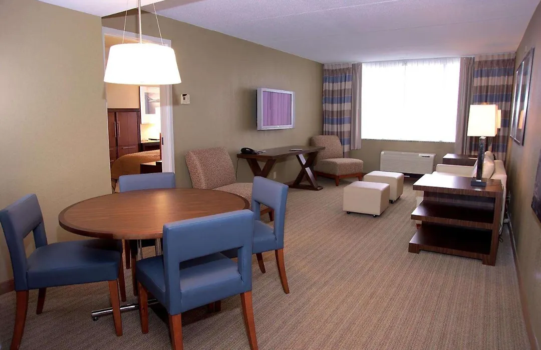 Doubletree By Hilton St. Louis At Westport-1
