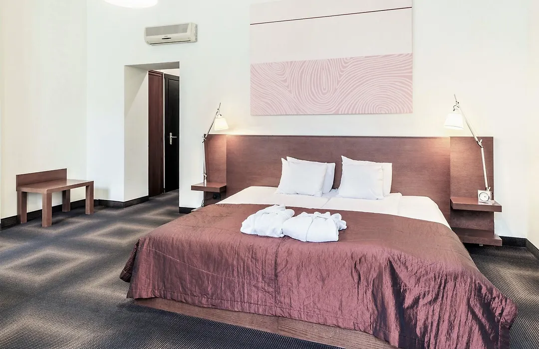 Rixwell Centra Hotel-1