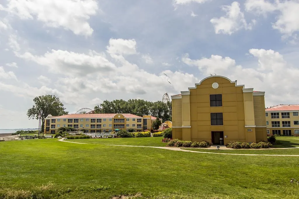 Cedar Point Sandcastle Suites-1