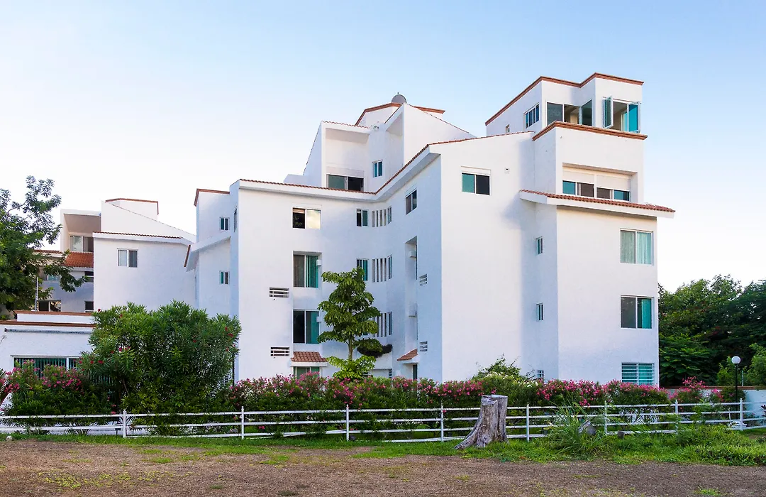 Las Gaviotas Hotel & Suites-1
