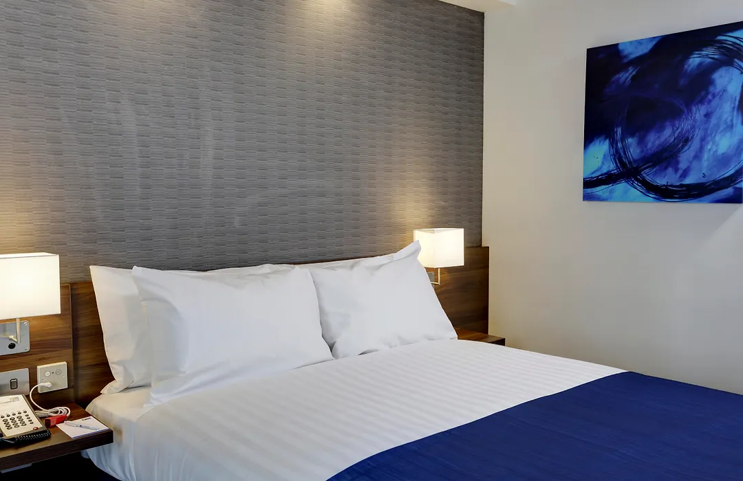 Holiday Inn Express London - Excel By Ihg-1