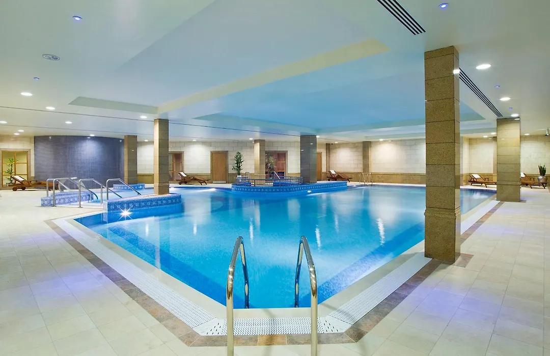 Bonnington Hotel&Leisure Centre-1