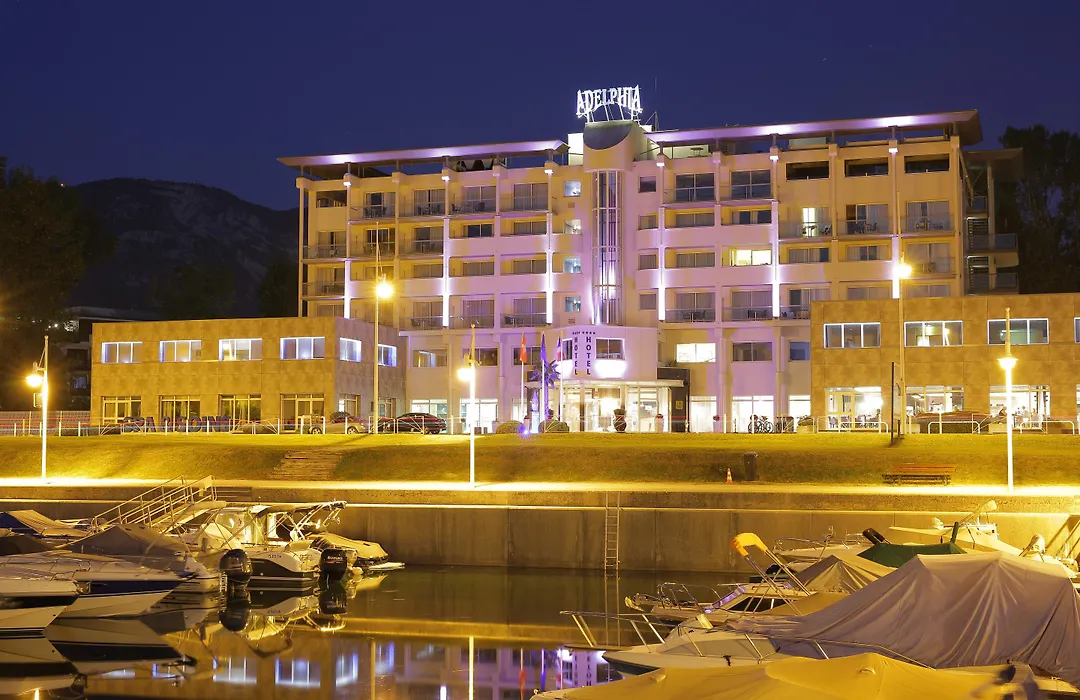 Marina Adelphia-1