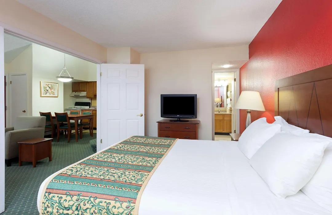 Hawthorn Suites By Wyndham Dearborn/Detroit-1